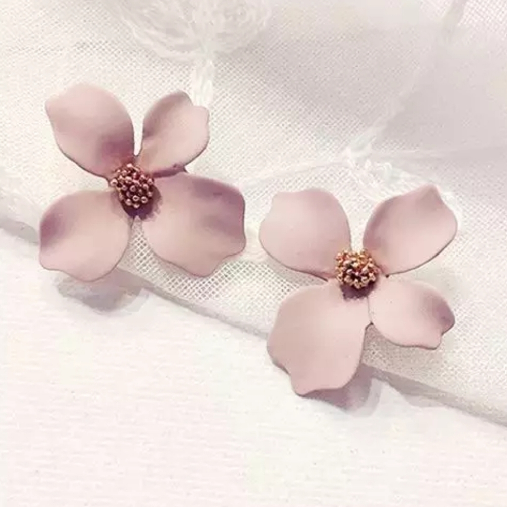 ♡Nicole♡ Flower Post Earrings - Picture 2 of 2